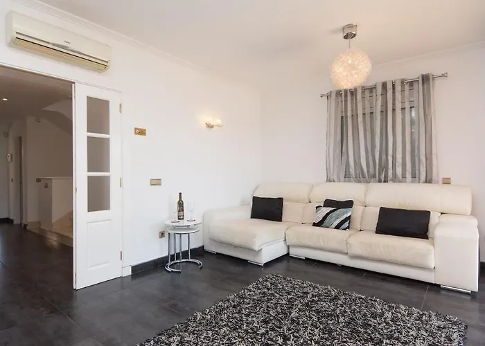 3 Bedroom Puerto Santiago Vila *